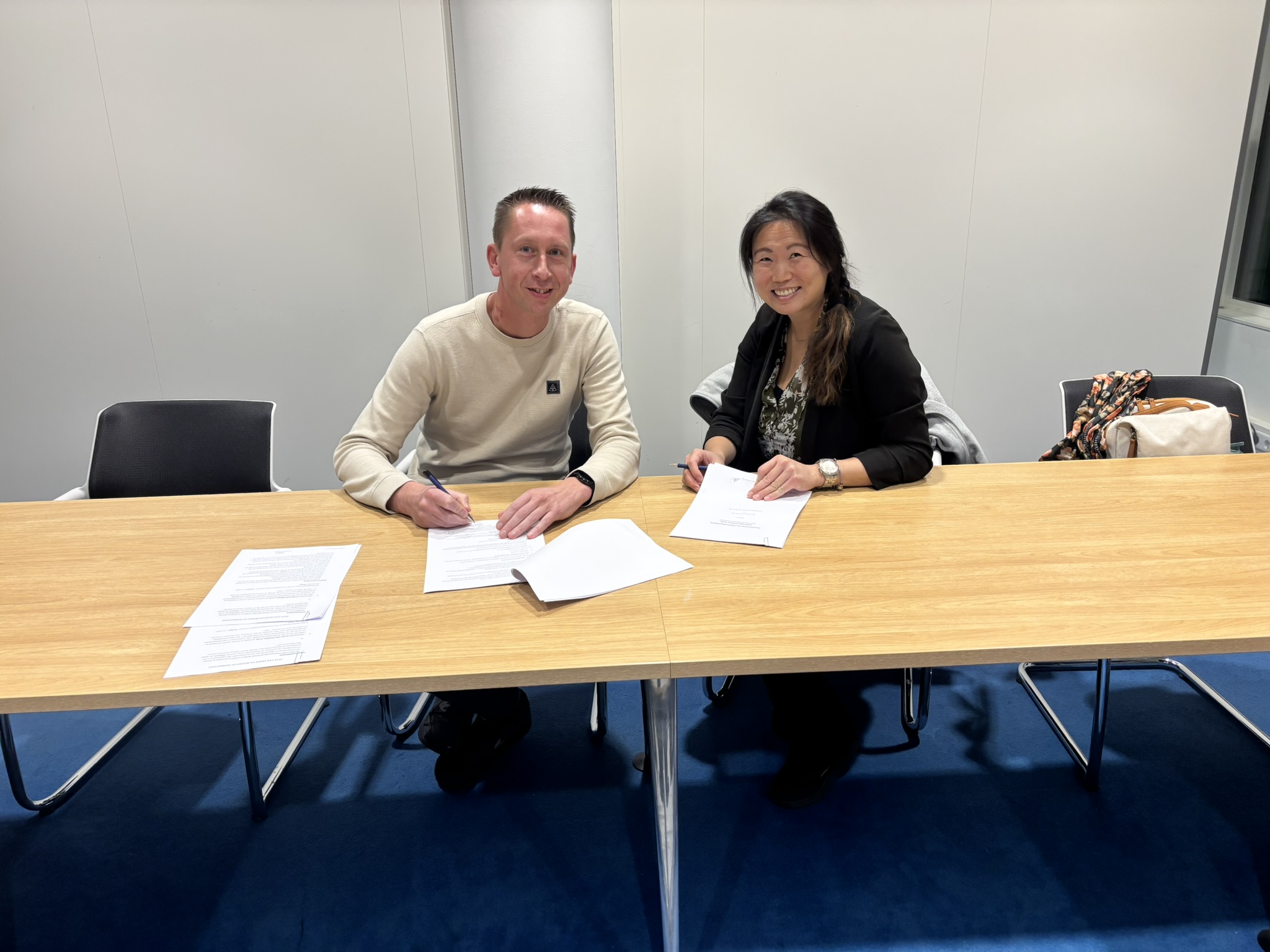 ondertekenen overeenkomst 01